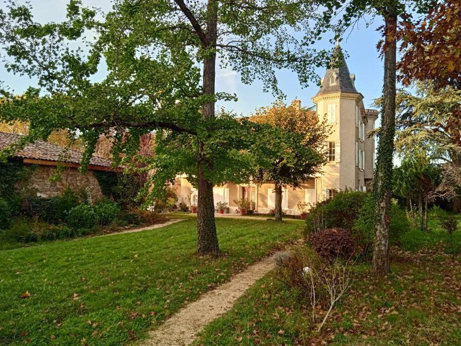 Maison Calme Avec Piscine Entouree De Son Parc Villa *