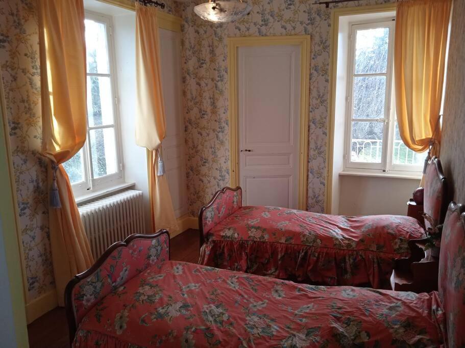 Maison Calme Avec Piscine Entouree De Son Parc * Quintenas