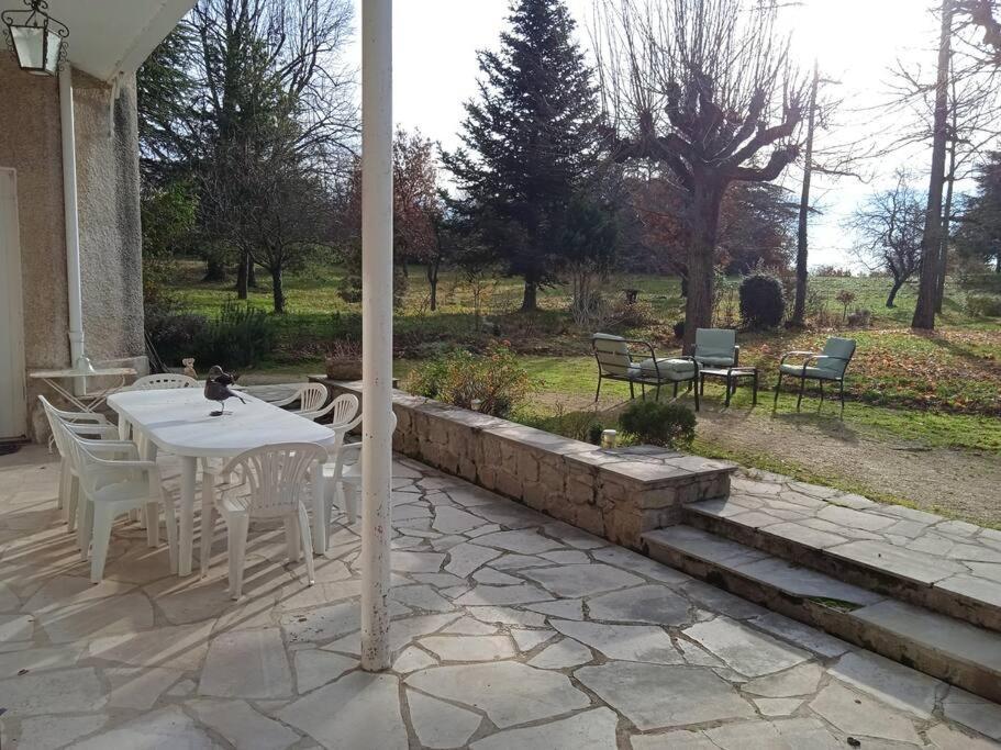 Maison Calme Avec Piscine Entouree De Son Parc *