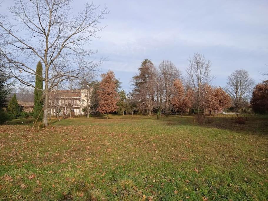 Maison Calme Avec Piscine Entouree De Son Parc *