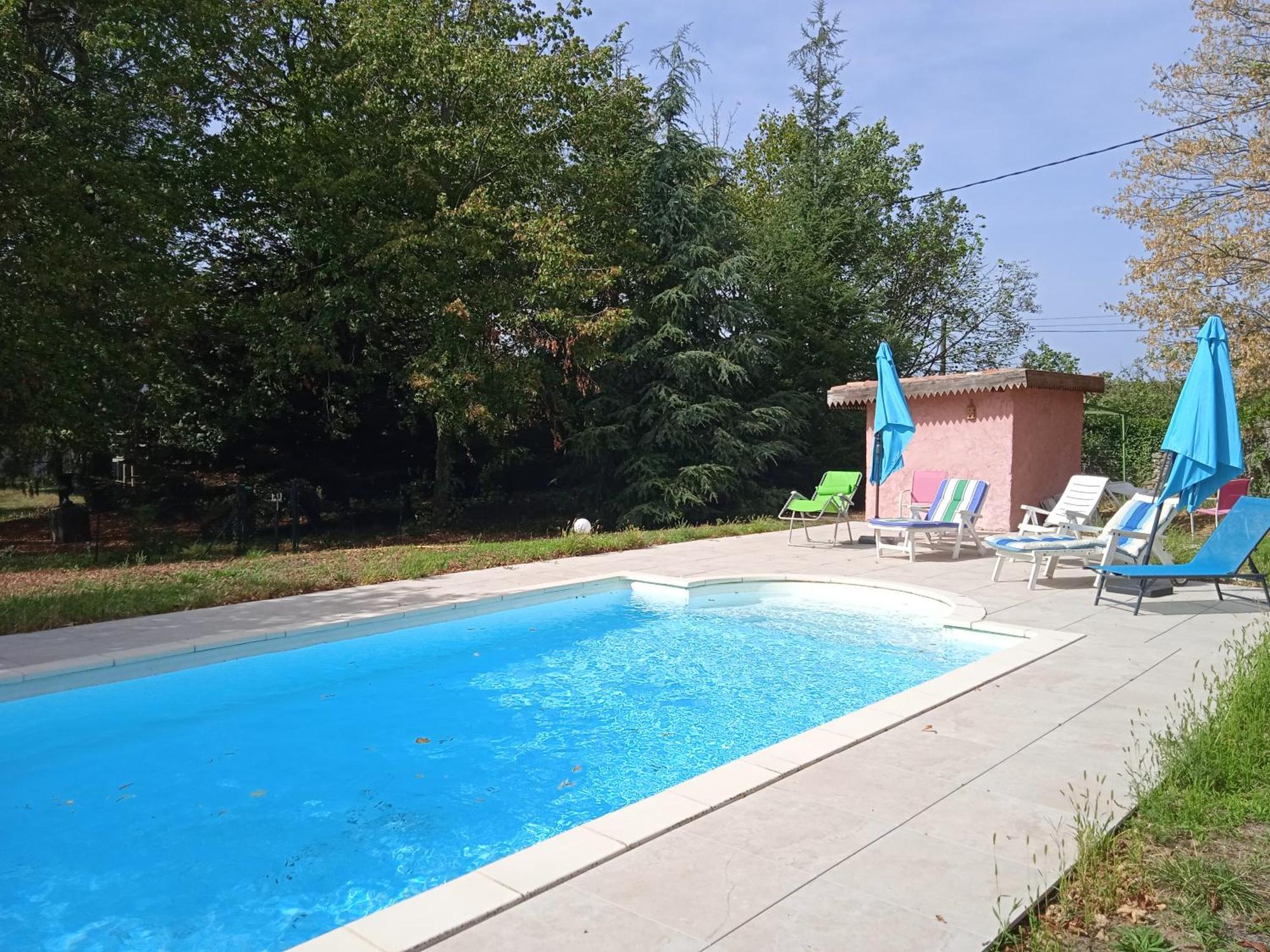 Maison Calme Avec Piscine Entouree De Son Parc *