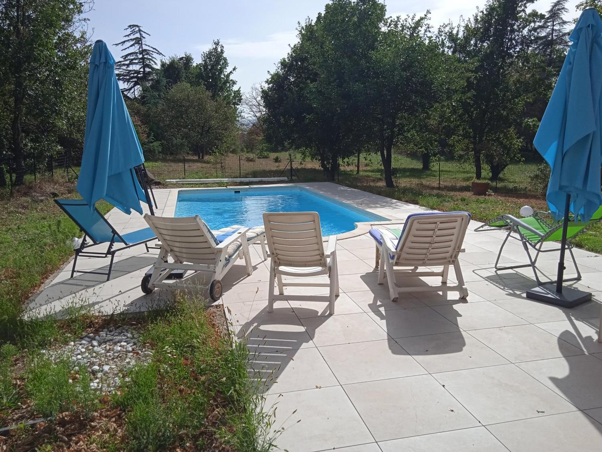 Maison Calme Avec Piscine Entouree De Son Parc *
